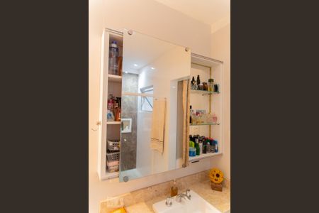 Casa à venda com 245m², 3 quartos e 2 vagas Casa à venda com 245m², 3 quartos e 2 vagasEspelho