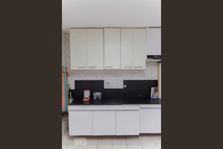 Casa à venda com 245m², 3 quartos e 2 vagas Casa à venda com 245m², 3 quartos e 2 vagasArmário