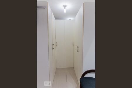 Casa à venda com 245m², 3 quartos e 2 vagas Casa à venda com 245m², 3 quartos e 2 vagasArmário