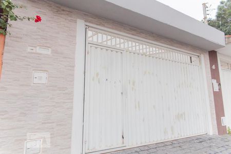 Casa à venda com 245m², 3 quartos e 2 vagas Casa à venda com 245m², 3 quartos e 2 vagasFachada