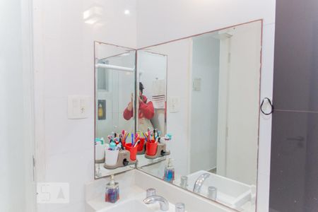 Casa à venda com 245m², 3 quartos e 2 vagas Casa à venda com 245m², 3 quartos e 2 vagasEspelho