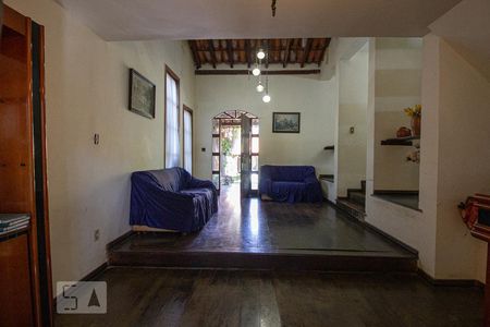 Sala de casa à venda com 5 quartos, 280m² em Braúnas, Belo Horizonte