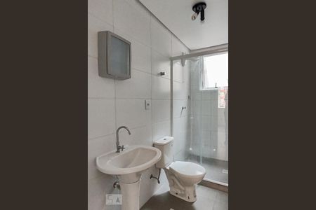 Banheiro de kitnet/studio para alugar com 1 quarto, 33m² em Centro Histórico, Porto Alegre