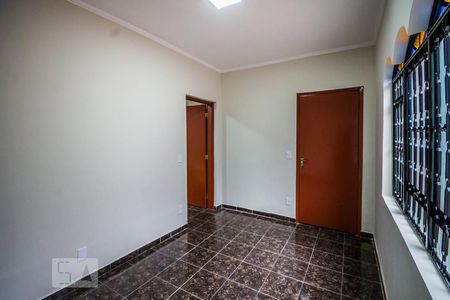 Sala de TV de casa à venda com 4 quartos, 190m² em Vila Nogueira, Campinas