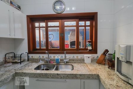 Casa à venda com 205m², 4 quartos e 3 vagas Casa à venda com 205m², 4 quartos e 3 vagasCozinha