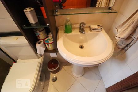 Casa à venda com 205m², 4 quartos e 3 vagas Casa à venda com 205m², 4 quartos e 3 vagasBanheiro