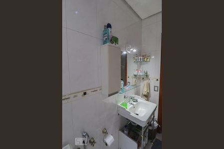 Casa à venda com 205m², 4 quartos e 3 vagas Casa à venda com 205m², 4 quartos e 3 vagasBanheiro da Suíte 2