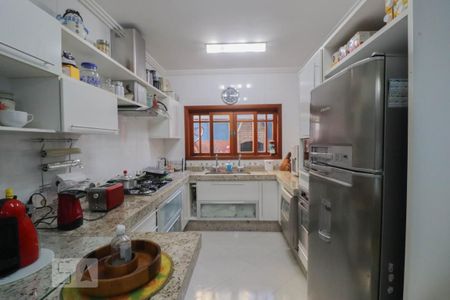 Casa à venda com 205m², 4 quartos e 3 vagas Casa à venda com 205m², 4 quartos e 3 vagasCozinha