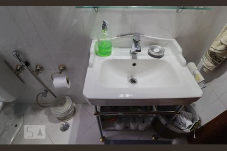 Casa à venda com 205m², 4 quartos e 3 vagas Casa à venda com 205m², 4 quartos e 3 vagasBanheiro da Suíte 2