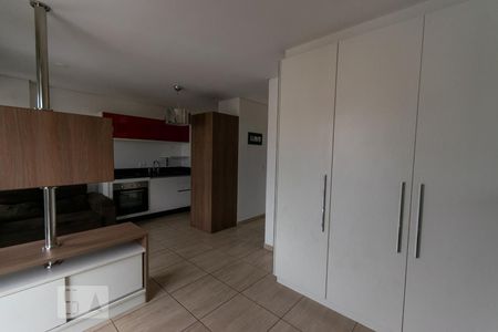 Quarto de kitnet/studio para alugar com 1 quarto, 43m² em Centro, Curitiba