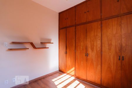 Casa à venda com 350m², 6 quartos e 5 vagas Casa à venda com 350m², 6 quartos e 5 vagasQuarto 1