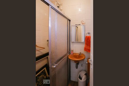 Casa à venda com 350m², 6 quartos e 5 vagas Casa à venda com 350m², 6 quartos e 5 vagasBanheiro de Serviço