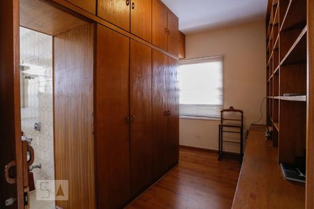 Casa à venda com 350m², 6 quartos e 5 vagas Casa à venda com 350m², 6 quartos e 5 vagasCloset Suíte