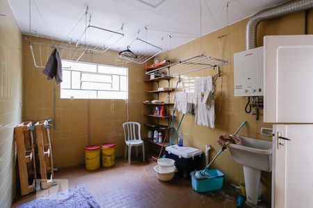 Casa à venda com 350m², 6 quartos e 5 vagas Casa à venda com 350m², 6 quartos e 5 vagasÁrea de Serviço