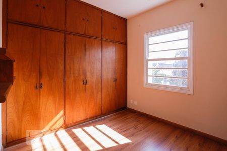 Casa à venda com 350m², 6 quartos e 5 vagas Casa à venda com 350m², 6 quartos e 5 vagasQuarto 1