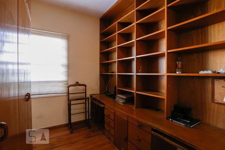 Casa à venda com 350m², 6 quartos e 5 vagas Casa à venda com 350m², 6 quartos e 5 vagasCloset Suíte