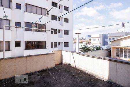 Casa à venda com 350m², 6 quartos e 5 vagas Casa à venda com 350m², 6 quartos e 5 vagasTerraço