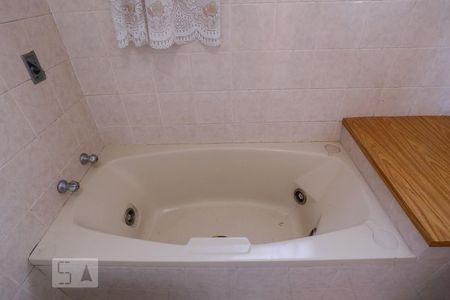 Casa à venda com 350m², 6 quartos e 5 vagas Casa à venda com 350m², 6 quartos e 5 vagasBanheiro Social