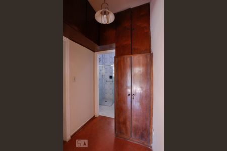 Casa à venda com 350m², 6 quartos e 5 vagas Casa à venda com 350m², 6 quartos e 5 vagasCorredor