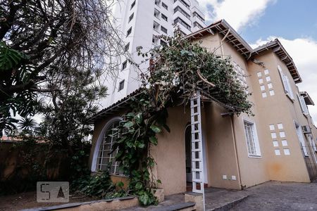Casa à venda com 350m², 6 quartos e 5 vagas Casa à venda com 350m², 6 quartos e 5 vagasEntrada