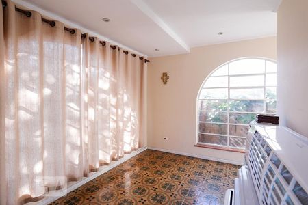 Casa à venda com 350m², 6 quartos e 5 vagas Casa à venda com 350m², 6 quartos e 5 vagasEntrada