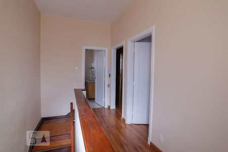 Casa à venda com 350m², 6 quartos e 5 vagas Casa à venda com 350m², 6 quartos e 5 vagasCorredor