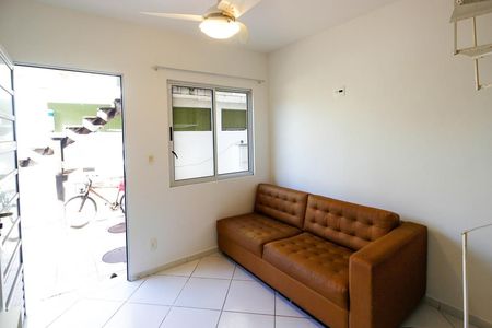 Sala de casa de condomínio para alugar com 2 quartos, 45m² em Vargem Pequena, Rio de Janeiro