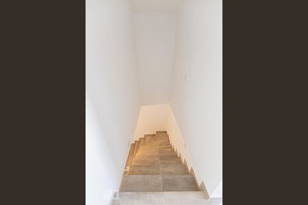 Escada de casa para alugar com 2 quartos, 70m² em Penha de França, São Paulo