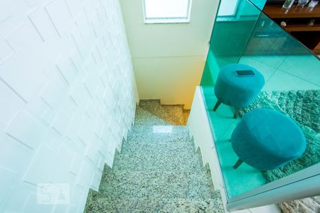 Sala - Escadas de casa para alugar com 3 quartos, 172m² em Jardim Alvorada, Santo André