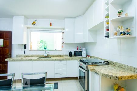 Casa para alugar com 172m², 3 quartos e 2 vagas Casa para alugar com 172m², 3 quartos e 2 vagasCozinha - Armários