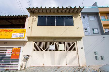 Casa para alugar com 172m², 3 quartos e 2 vagas Casa para alugar com 172m², 3 quartos e 2 vagasFachada