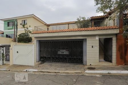 Fachada de casa à venda com 3 quartos, 350m² em Vila Gumercindo, São Paulo