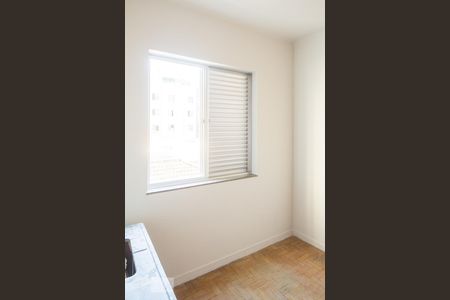 Quarto 2 de apartamento para alugar com 2 quartos, 70m² em Carmo, Belo Horizonte