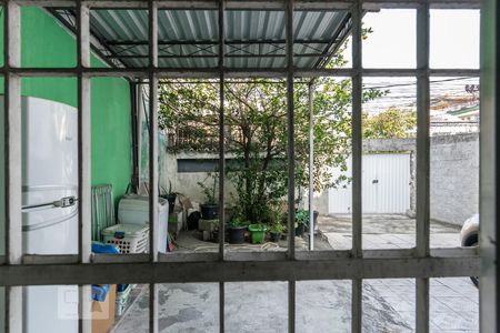 Vista da Sala (quintal e garagem) de casa à venda com 3 quartos, 184m² em Olaria, Rio de Janeiro