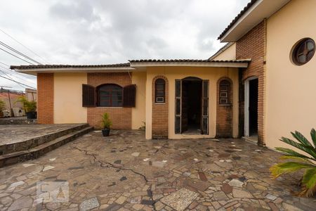 Casa para alugar com 210m², 2 quartos e 2 vagas Casa para alugar com 210m², 2 quartos e 2 vagasQuintal