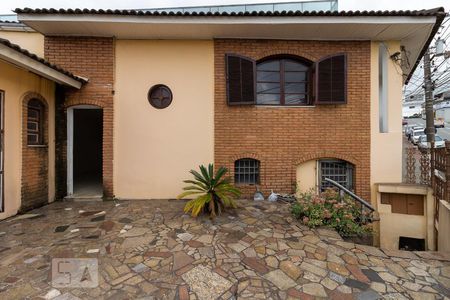 Casa para alugar com 210m², 2 quartos e 2 vagas Casa para alugar com 210m², 2 quartos e 2 vagasFachada