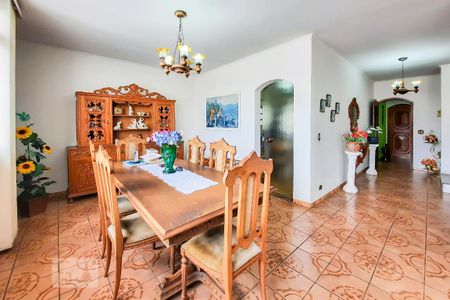 Casa para alugar com 320m², 3 quartos e 5 vagas Casa para alugar com 320m², 3 quartos e 5 vagasSala de Jantar