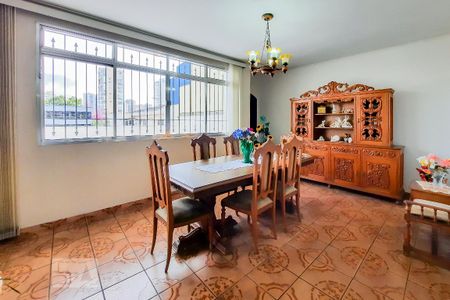 Casa para alugar com 320m², 3 quartos e 5 vagas Casa para alugar com 320m², 3 quartos e 5 vagasSala de Jantar