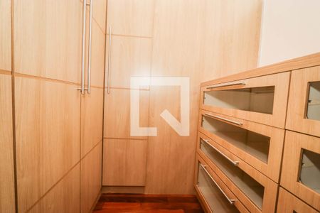 Closet da suíte de apartamento para alugar com 2 quartos, 107m² em Jardim Paulista, São Paulo