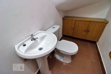 Lavabo de casa para alugar com 2 quartos, 250m² em Jardim Monte Kemel, São Paulo