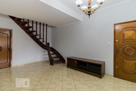 Sala de Estar de casa para alugar com 2 quartos, 220m² em Vila Ré, São Paulo