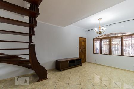 Sala de Estar de casa para alugar com 2 quartos, 220m² em Vila Ré, São Paulo