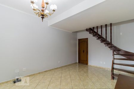 Sala de Estar de casa para alugar com 2 quartos, 220m² em Vila Ré, São Paulo