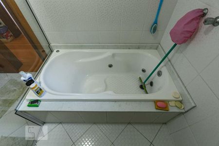 Casa à venda com 240m², 4 quartos e 2 vagas Casa à venda com 240m², 4 quartos e 2 vagasBanheiro da Suíte