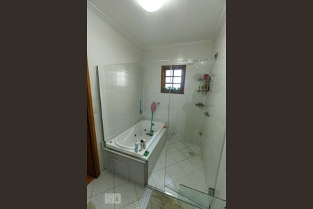 Casa à venda com 240m², 4 quartos e 2 vagas Casa à venda com 240m², 4 quartos e 2 vagasBanheiro da Suíte