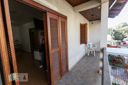 Casa à venda com 240m², 4 quartos e 2 vagas Casa à venda com 240m², 4 quartos e 2 vagasVaranda