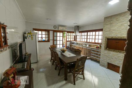 Casa à venda com 240m², 4 quartos e 2 vagas Casa à venda com 240m², 4 quartos e 2 vagasCozinha