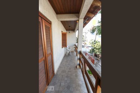 Casa à venda com 240m², 4 quartos e 2 vagas Casa à venda com 240m², 4 quartos e 2 vagasVaranda