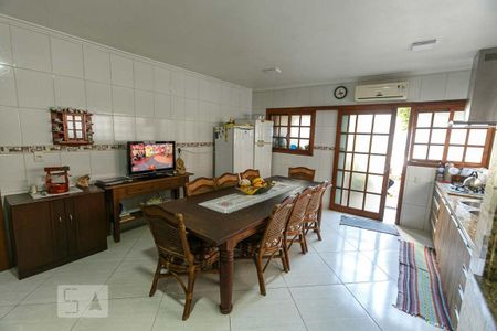 Casa à venda com 240m², 4 quartos e 2 vagas Casa à venda com 240m², 4 quartos e 2 vagasCozinha