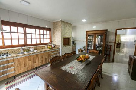 Casa à venda com 240m², 4 quartos e 2 vagas Casa à venda com 240m², 4 quartos e 2 vagasCozinha